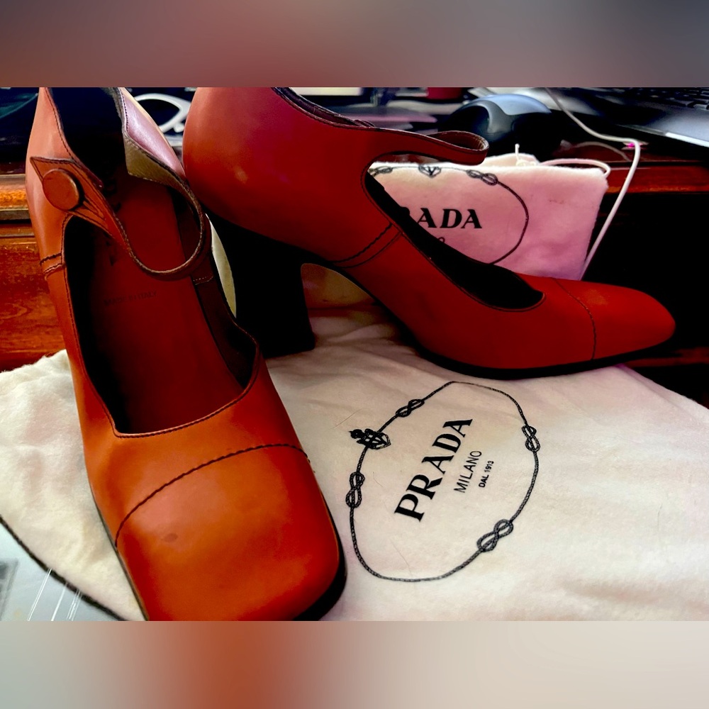 NWOT PRADA Rust brown Leather square toe Mary Jane block heels w/dust covers